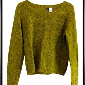 *****Like New***** Women’s H&M Cropped Soft Sweater
